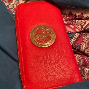 A red wallet.